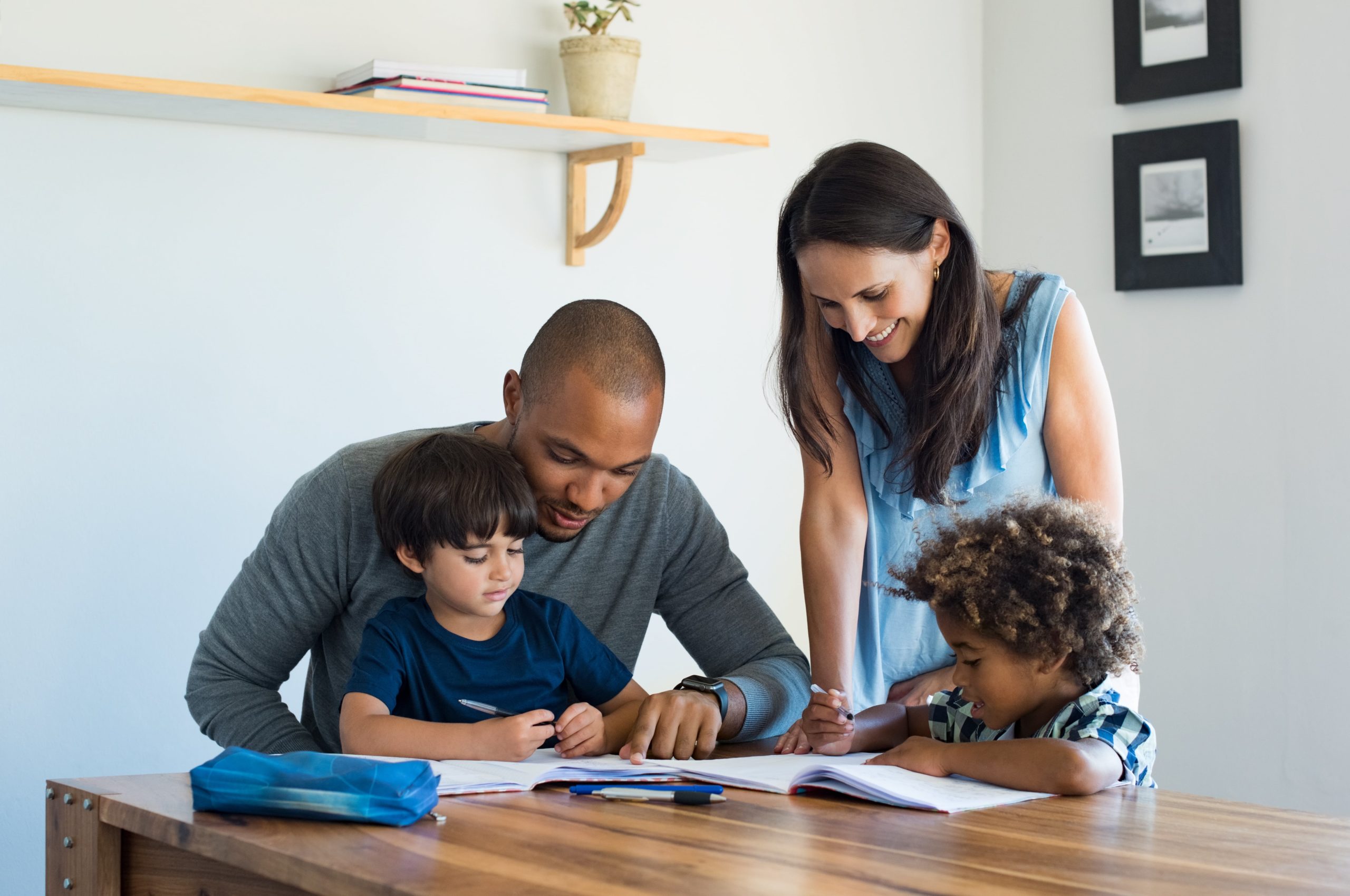 Parent com. Parents teaching children to learn. Parents and children Education. Children are helping parents. Parents students.